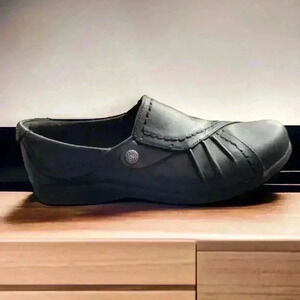 Rockport Women's Size 5M Black Leather Slip-On Loafers. Excellent condition